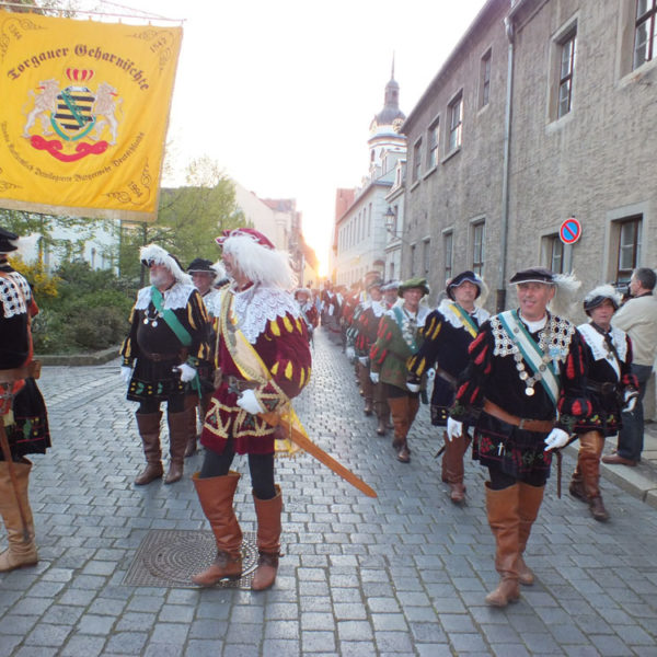 torgauer-geharnischte-historische-buergerwehr-sachsen-torgau-zufuss-002